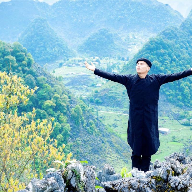 Bàn Văn Tình - Từ thầy cúng đến "sứ giả văn hóa" trên mạng xã hội